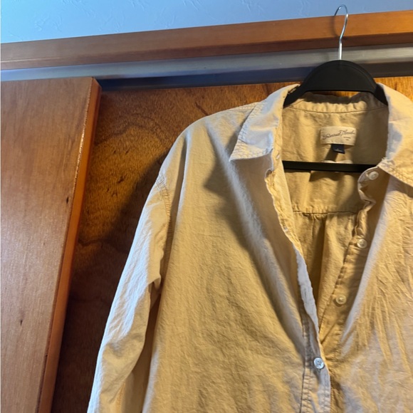 Universal Thread button up - Picture 3 of 9